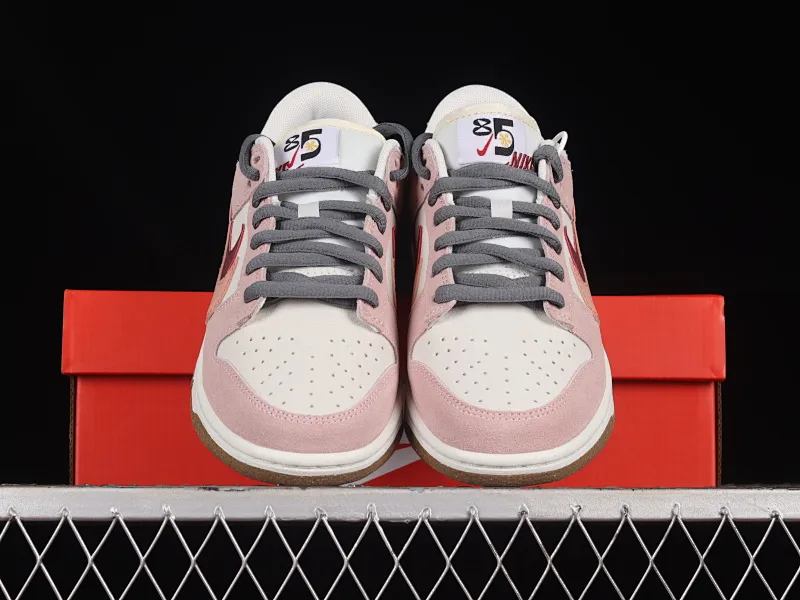 All Categories Nk SB Dunk Series Nk SB Dunk Low Low-top sneakers Nk SB Dunk Low "85" Coconut milk powder Panda knows magic SB low-top sports and leisure sneakers DO9457-120